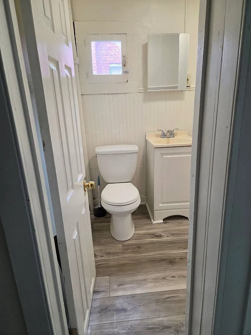 2 bed, 1.0 bath, $1,250 — Photo 3