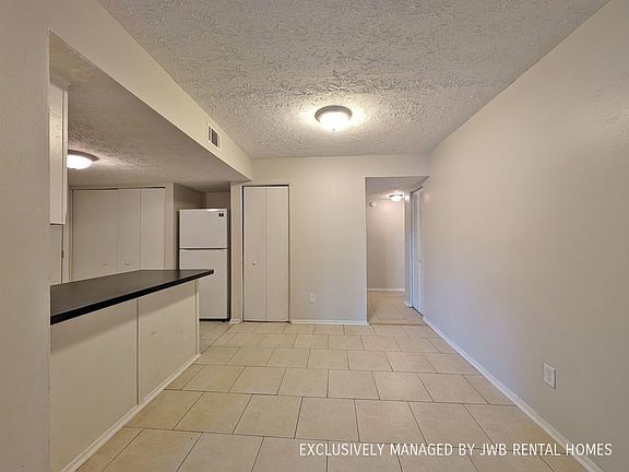 3rd image of 7201 Arlington Expy APT 37