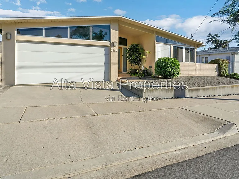 2569 Loring St — Photo 34