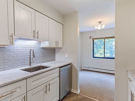 3rd image of 2336 N Commonwealth Ave APT 202