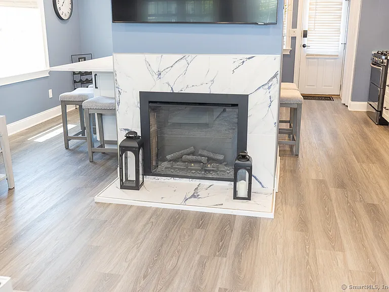 55 Swan Ave — Photo 8