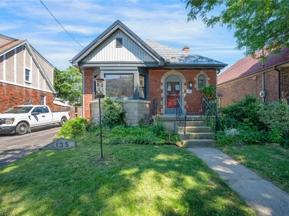 135 Wexford Ave S, Hamilton, ON L8K 2N9