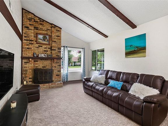5th image of 2612 Peppertree Pl