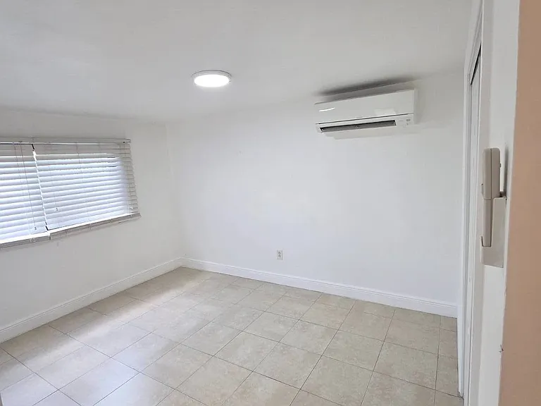 3351 SW 7th St #3351 — Photo 1