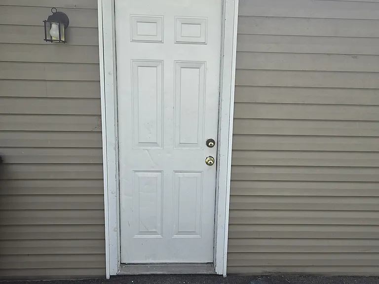 208 Hilltop Dr — Photo 2