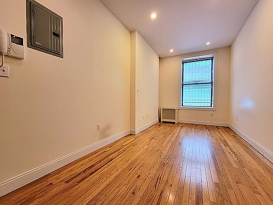 2nd image of 42 W 65th St #1X