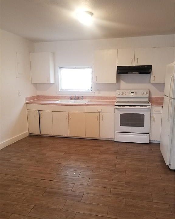 1st image of 2451 Katherine St