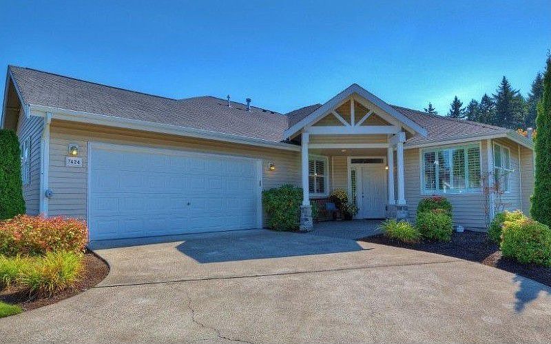 Duplex-style condo with adjoining garages. Greystone homes rarely come available.