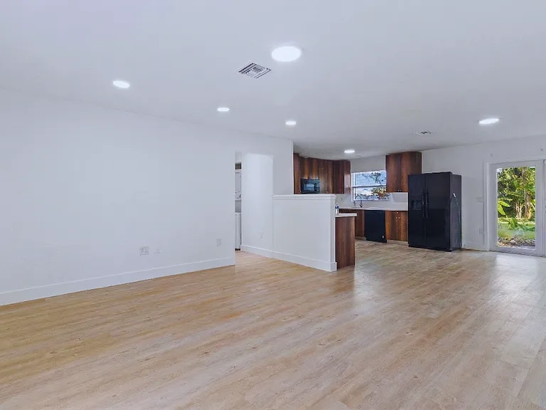 22229 Little Falls Ave — Photo 7