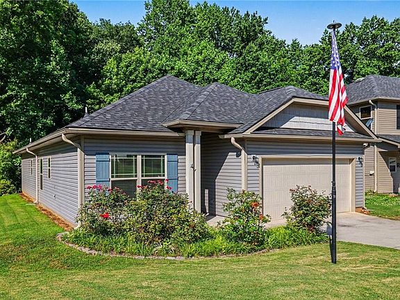 2nd image of 456 Highland Pointe Dr