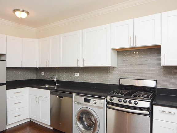 3rd image of 2129 N Dayton St #501