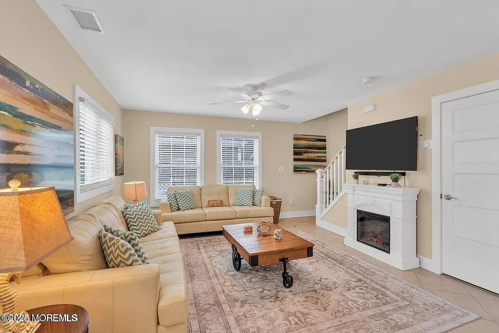 2 bed, 2.5 bath, 2639 sqft, $2,500 — Photo 4