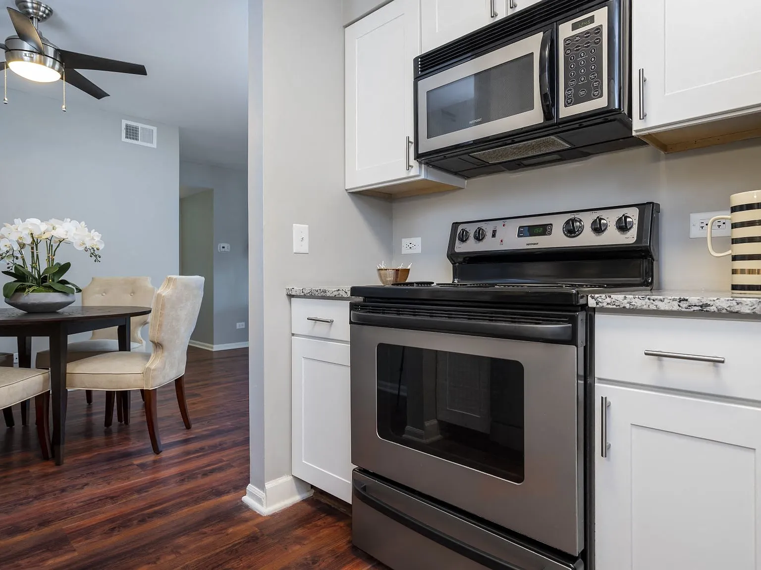 Lakeside Apartments — Photo 3
