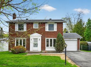 16 Parkglen Dr, Ottawa, ON K2G 3G9