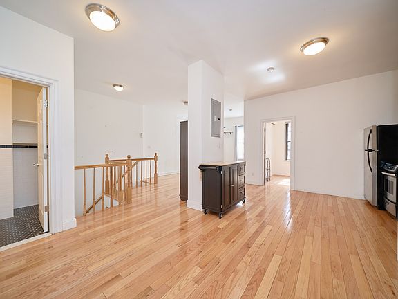 4th image of 310 E 83rd St #1CD