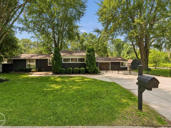 367 Sherwood Ln, Algonac, MI 48001