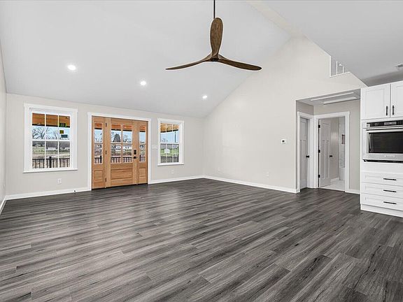 5th image of 111 Galen Ct