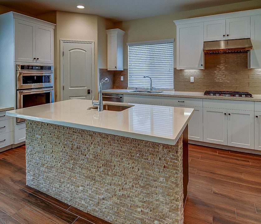Upgraded Chefs Kitchen, Dual Sinks, Microwave/Oven Combo, Walk In Pantry