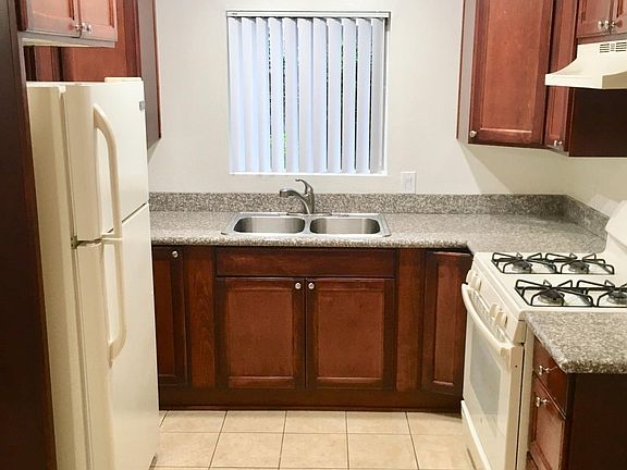 4th image of 123 W Olive Dr APT 6