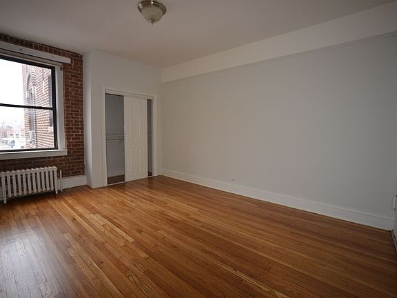 4th image of 3015 33rd St APT 6F