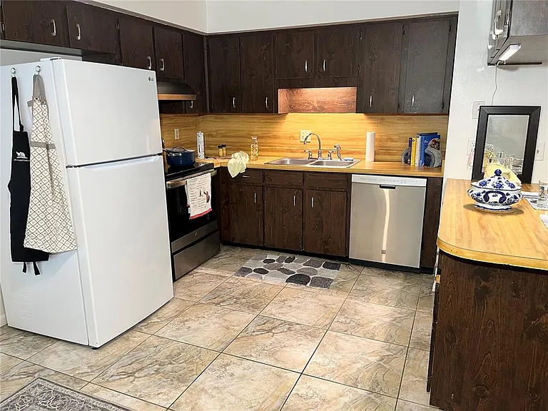 740 E Pearl St #C — Photo 8