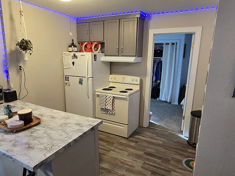 906 Oxford Ave #1 — Photo 4