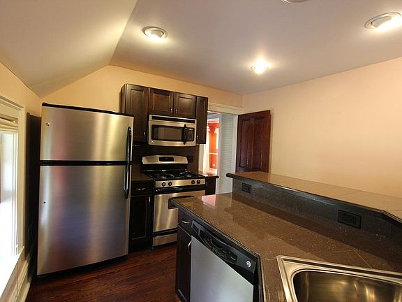 4th image of 838 Cherry St SE