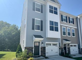 308 Top Cottage Ct, Essex, MD 21221