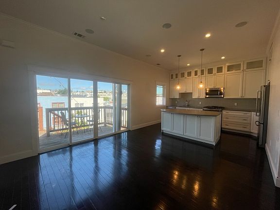 5th image of 3234 Mission St #2