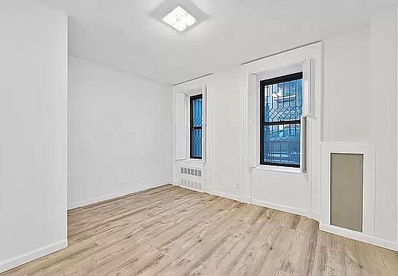 5th image of 201 E 82nd St #1