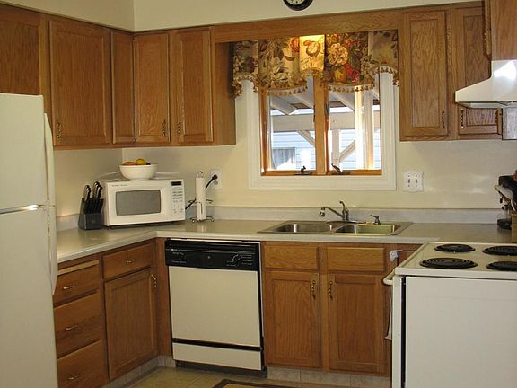 Updated Kitchen - New Dishwasher and Over the Range Microwave