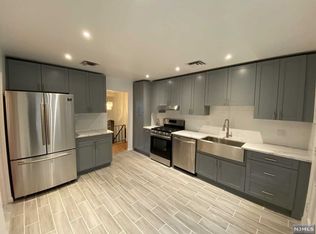 210 Hillcrest Rd, Ridgewood, NJ 07450