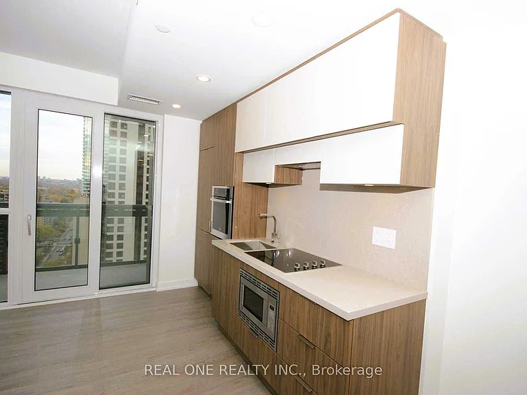 39 Roehampton Ave #1709 — Photo 9