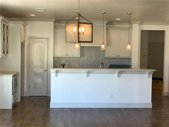 2nd image of 124 Chardonnay Ln
