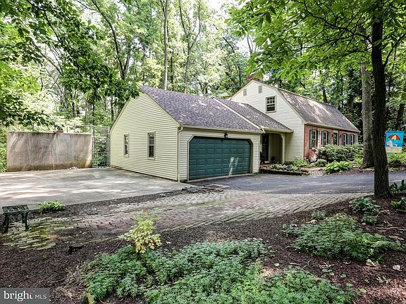 3rd image of 5013 Woodbox Ln