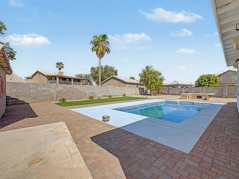 8544 W Holly St — Photo 6