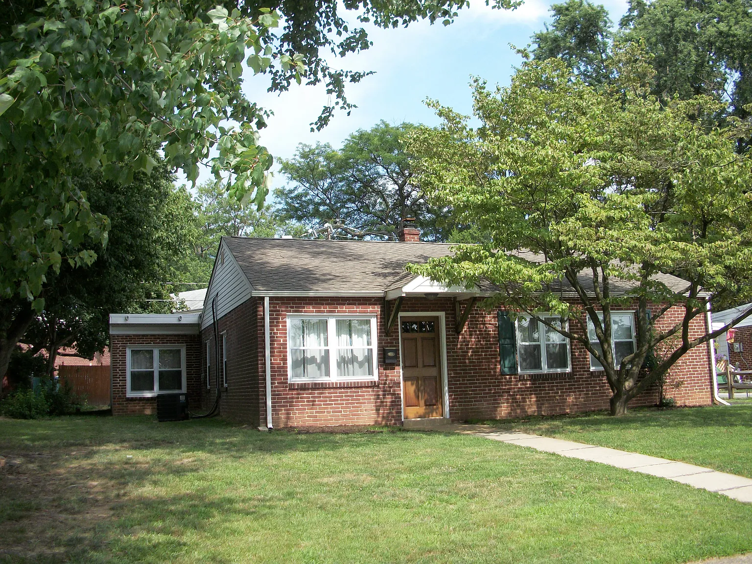 208 Bacon Ave photo 1
