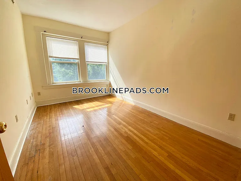 1414 Beacon St #3F — Photo 17
