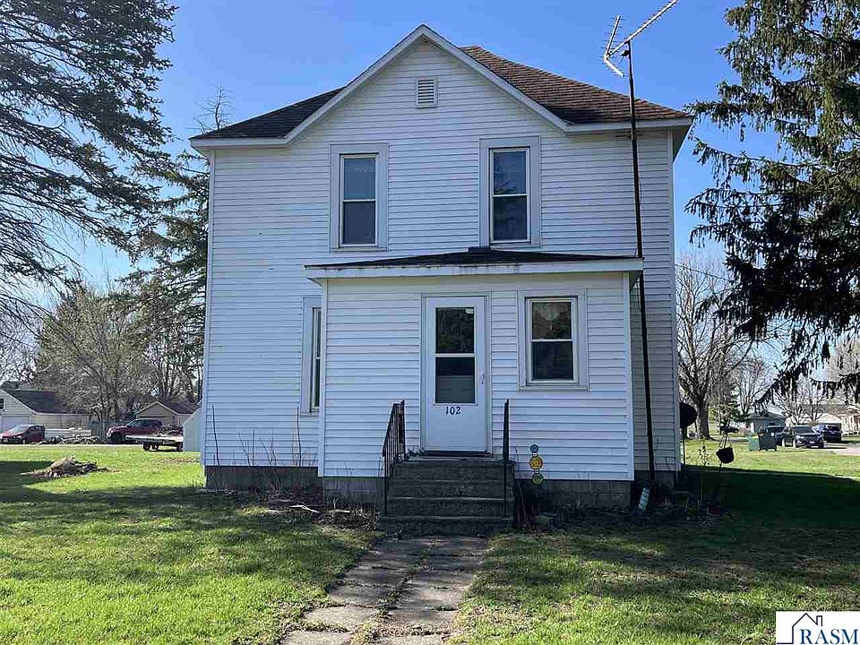 1st image of 102 Lewis St E