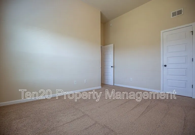 24 Sword St — Photo 5