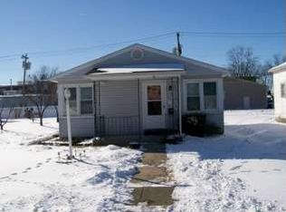 6 N Saint Clair St, Altamont, IL 62411