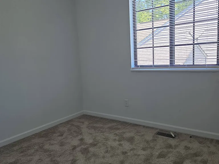 235 Meadow Glen Dr — Photo 14