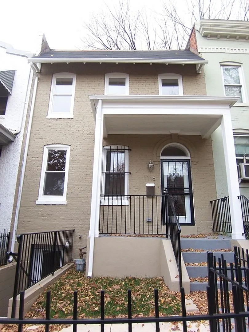 1116 8th St NE #B photo 1