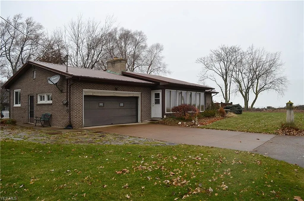 103 Sunset Dr photo 1