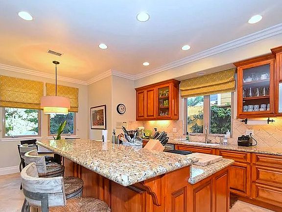 4th image of 3200 Elm Ave