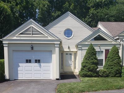 1 Saint George Pl #1, Sandy Hook, CT, 06482