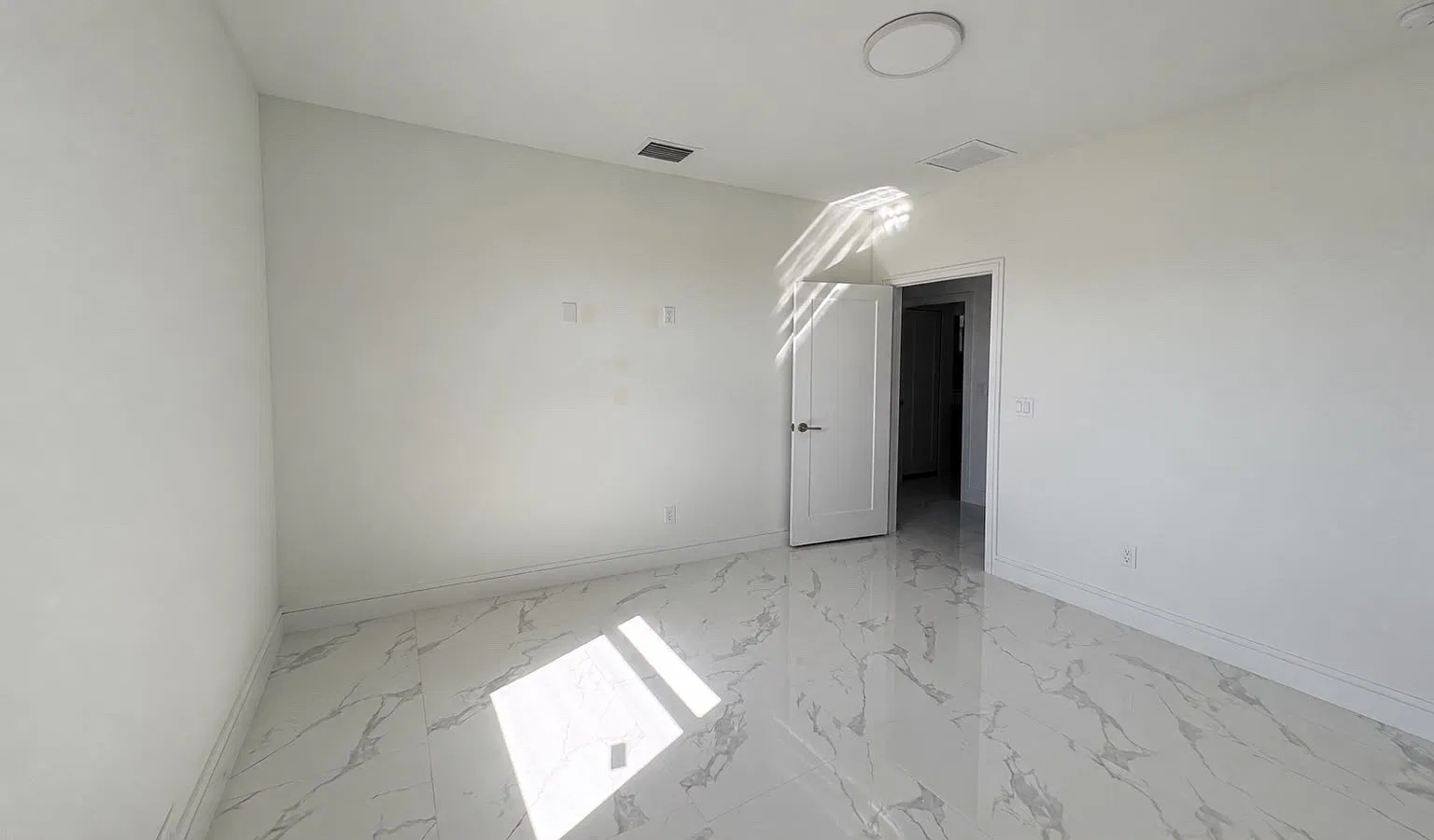 3 bed, 1600 sqft, $2,000 — Photo 3