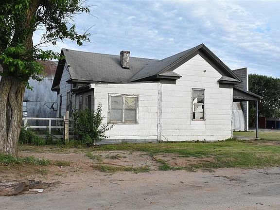 4th image of 229 E Pine Ave