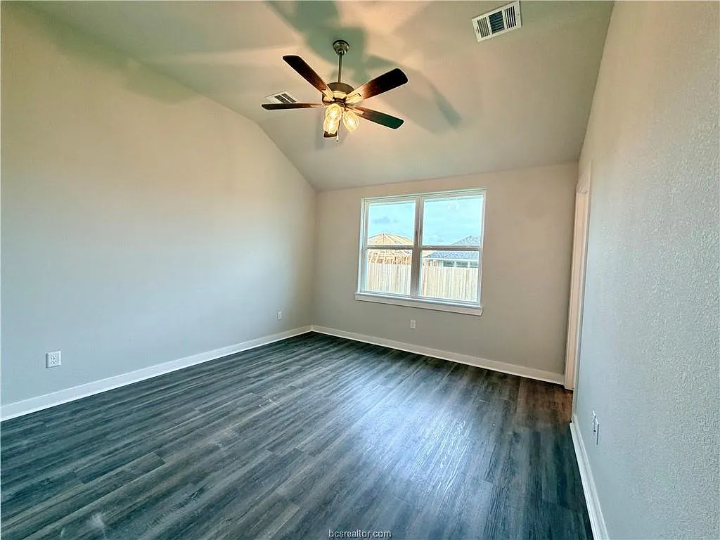 3 bed, 1235 sqft, $1,895 — Photo 4