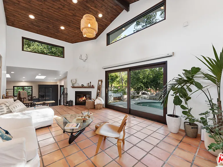 1362 Old Topanga Canyon Rd — Photo 2